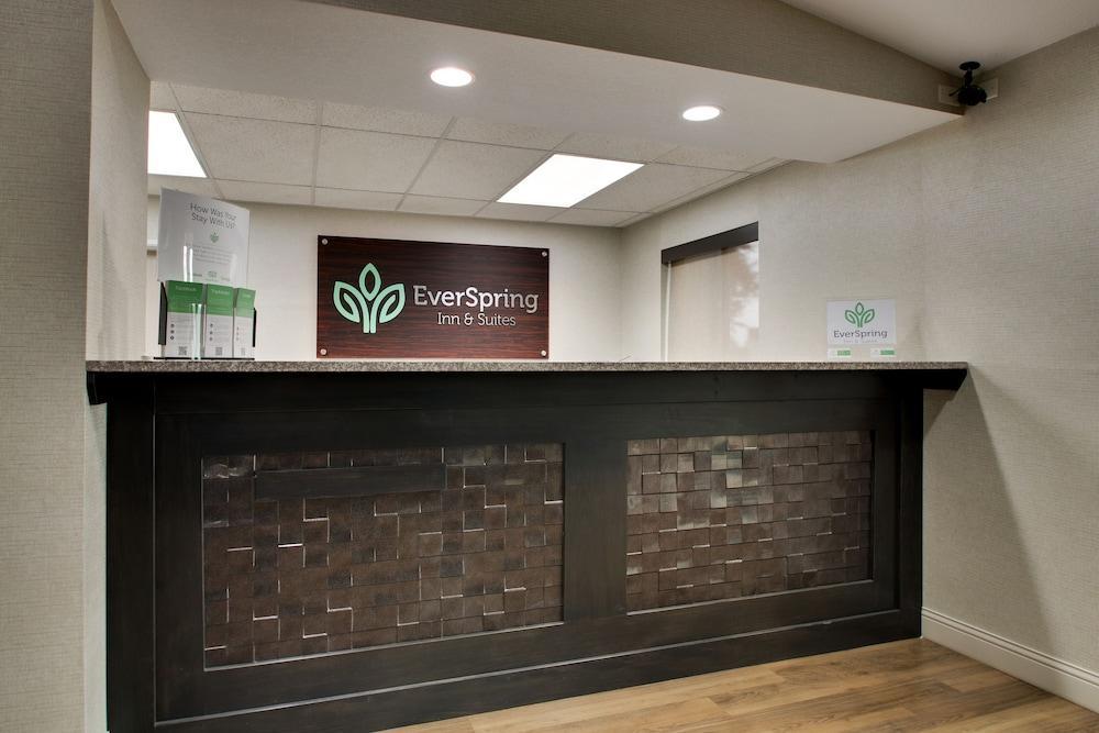 Everspring Inn & Suites Oskaloosa ภายนอก รูปภาพ