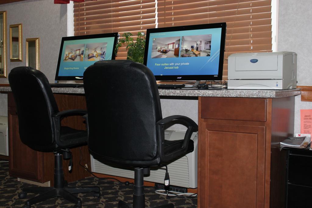 Everspring Inn & Suites Oskaloosa ภายนอก รูปภาพ
