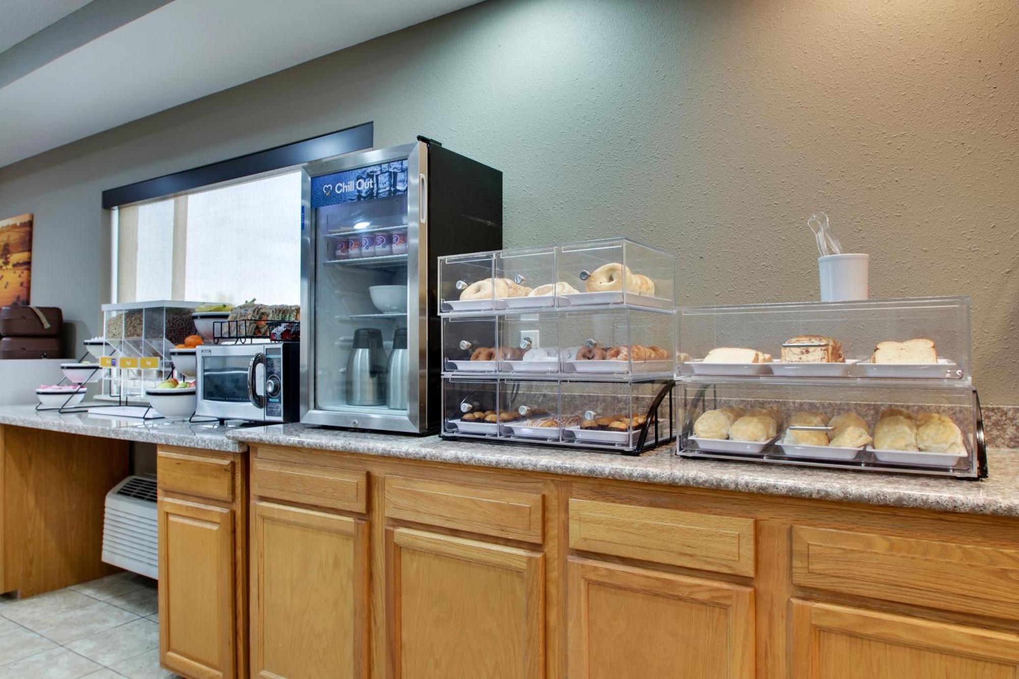 Everspring Inn & Suites Oskaloosa ภายนอก รูปภาพ