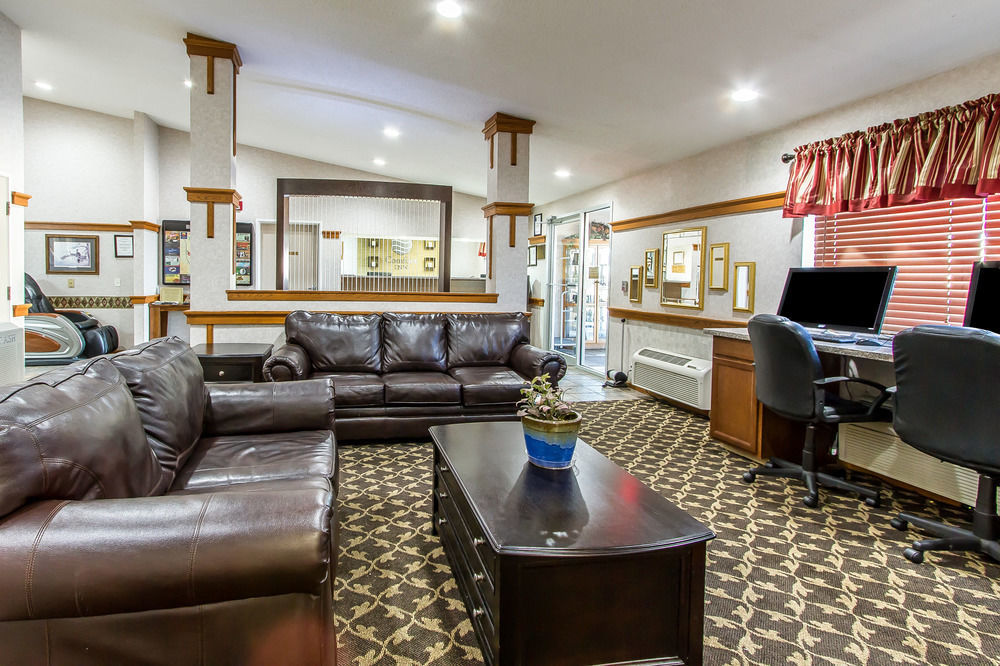 Everspring Inn & Suites Oskaloosa ภายนอก รูปภาพ