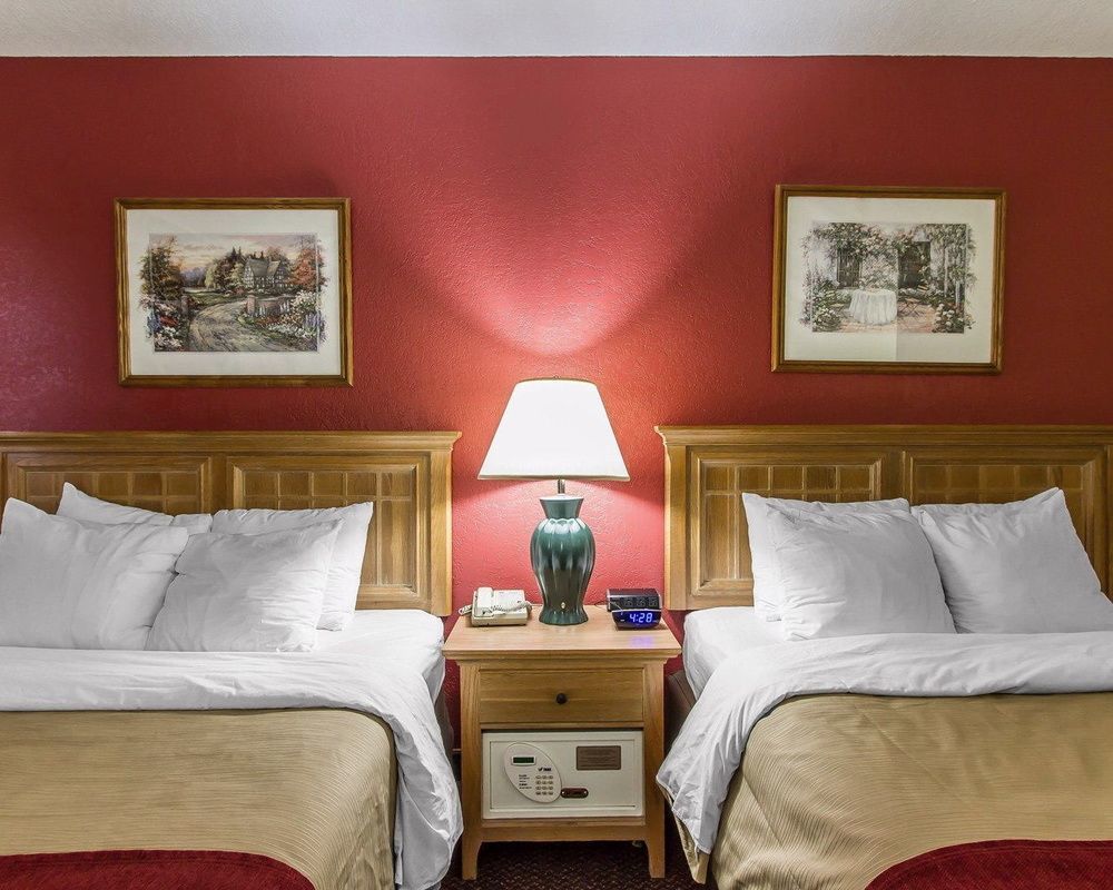 Everspring Inn & Suites Oskaloosa ภายนอก รูปภาพ