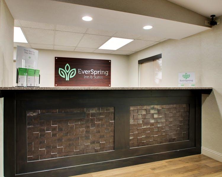 Everspring Inn & Suites Oskaloosa ภายนอก รูปภาพ
