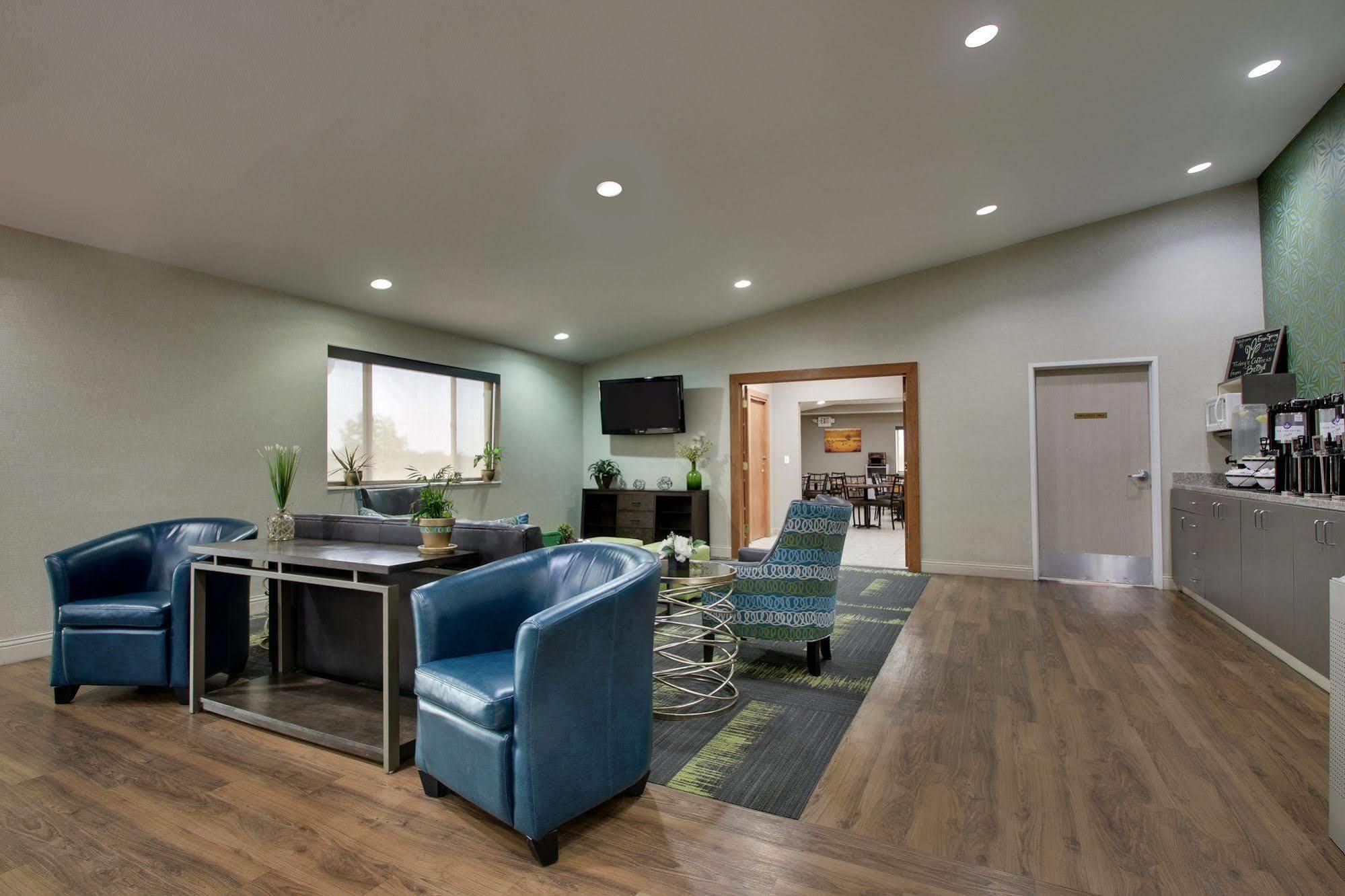 Everspring Inn & Suites Oskaloosa ภายนอก รูปภาพ