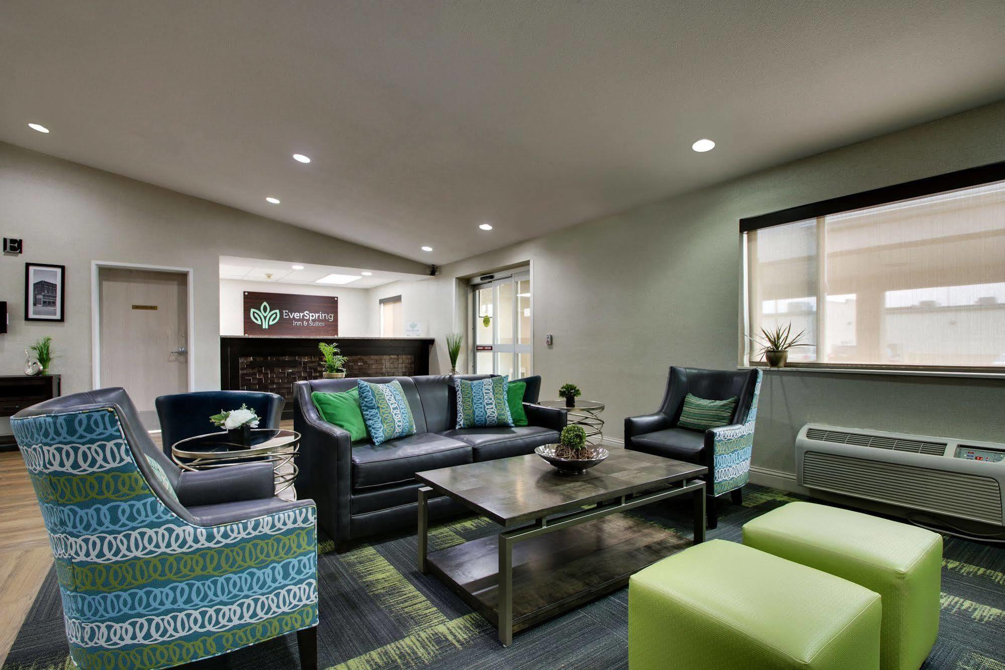 Everspring Inn & Suites Oskaloosa ภายนอก รูปภาพ