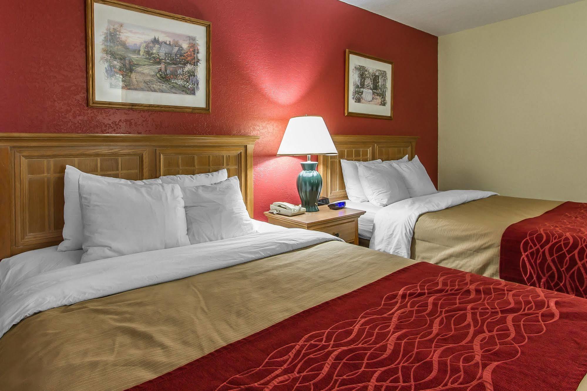 Everspring Inn & Suites Oskaloosa ภายนอก รูปภาพ