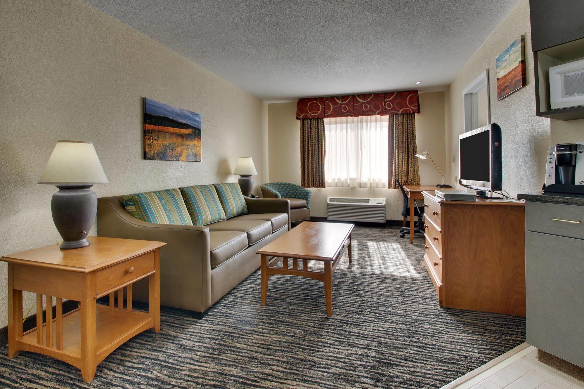 Everspring Inn & Suites Oskaloosa ภายนอก รูปภาพ
