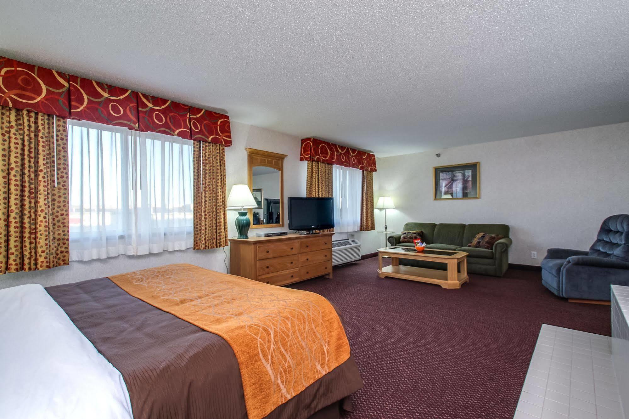 Everspring Inn & Suites Oskaloosa ภายนอก รูปภาพ
