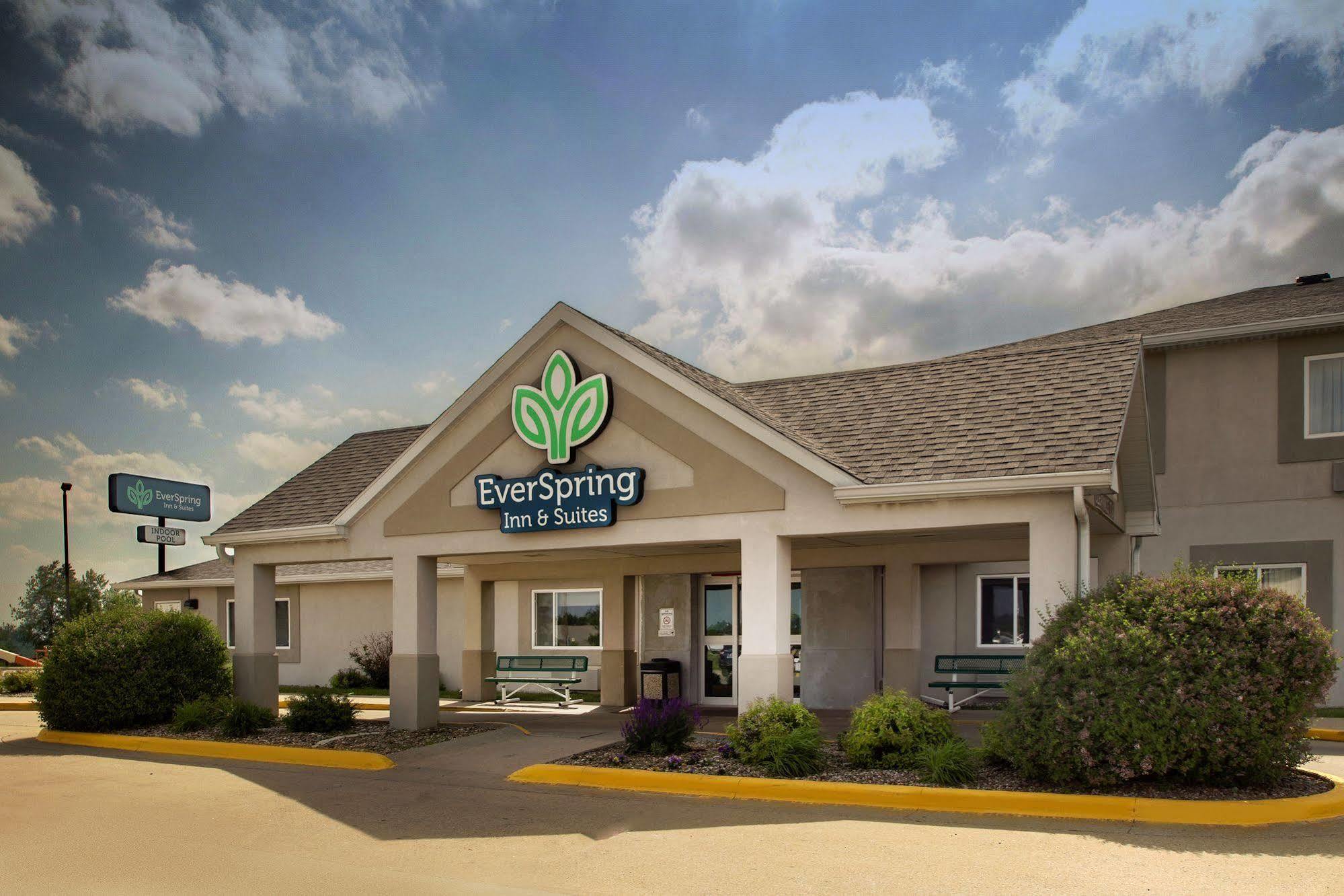 Everspring Inn & Suites Oskaloosa ภายนอก รูปภาพ