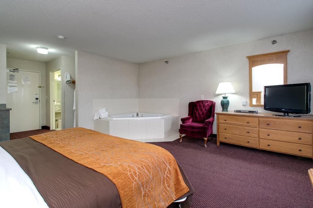 Everspring Inn & Suites Oskaloosa ภายนอก รูปภาพ