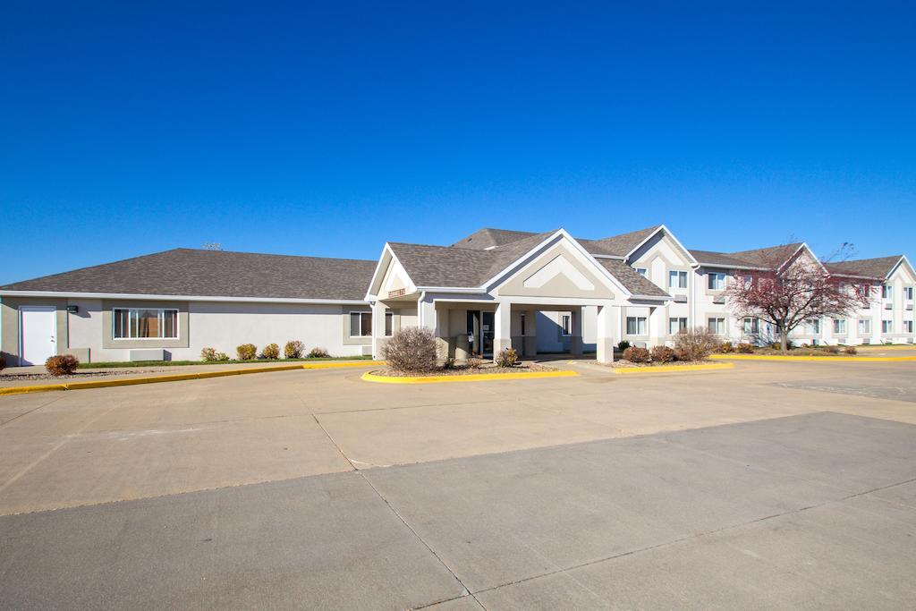 Everspring Inn & Suites Oskaloosa ภายนอก รูปภาพ
