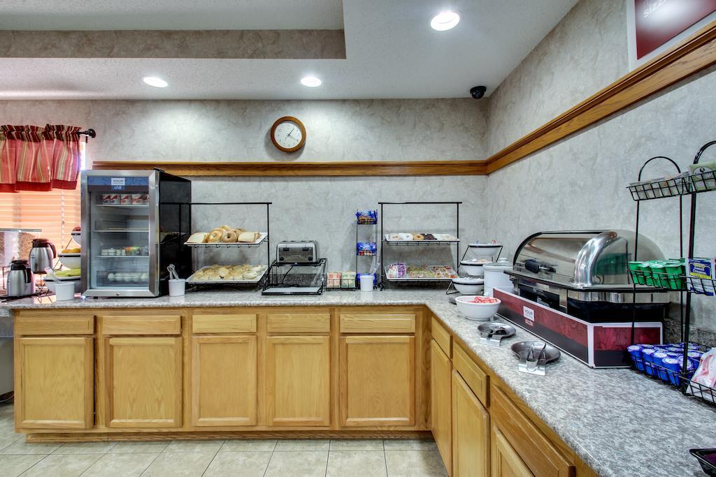 Everspring Inn & Suites Oskaloosa ภายนอก รูปภาพ